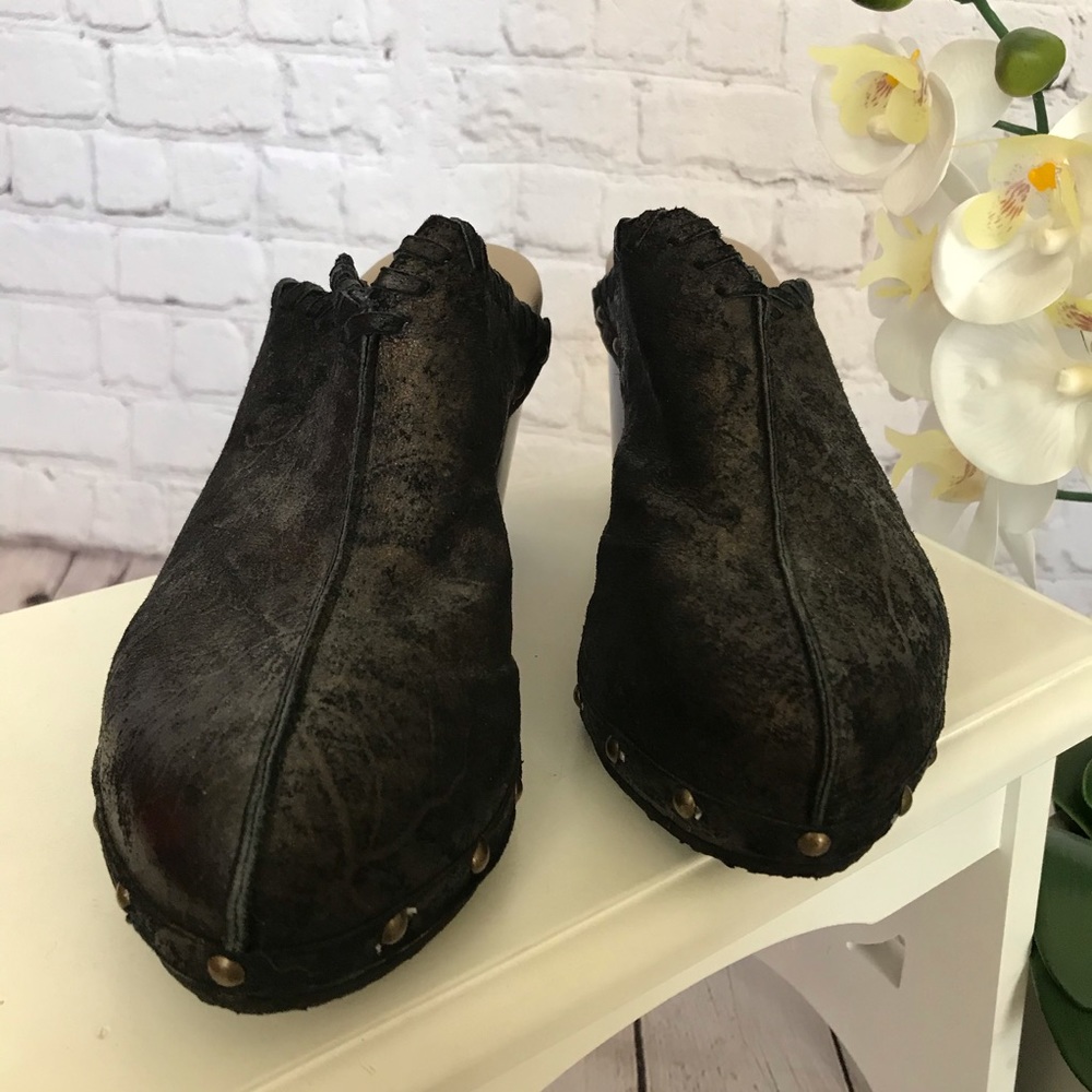 Salpy Clogs - image 2